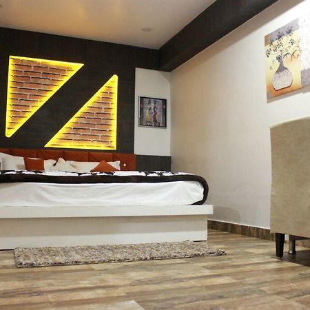Hotel Golden Tulip Jalpāiguri Kültér fotó